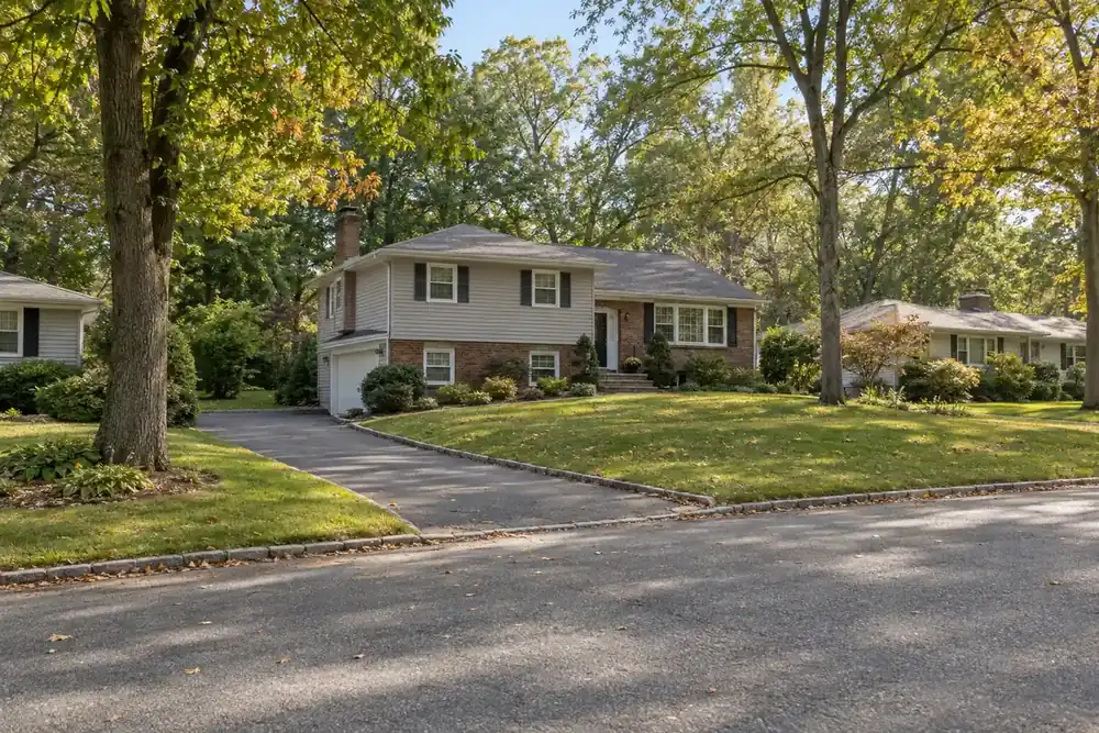 Illustration of a typical residential street in the Smithtown, NY area